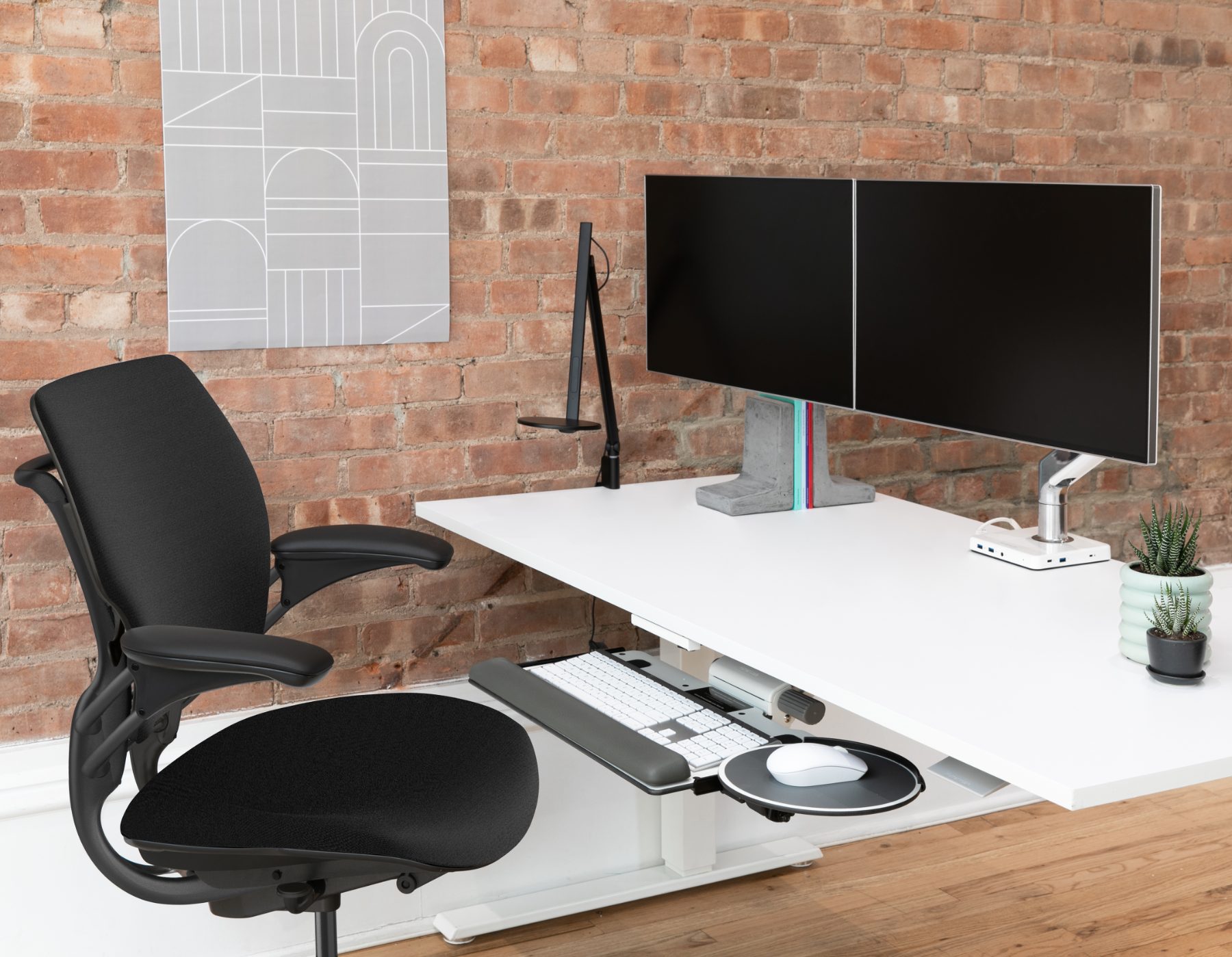 Silla Humanscale Freedom en puesto de trabajo